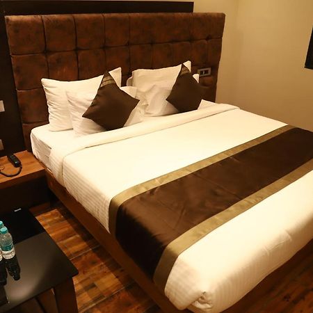 Hotel Emperio Grand Lucknow Buitenkant foto