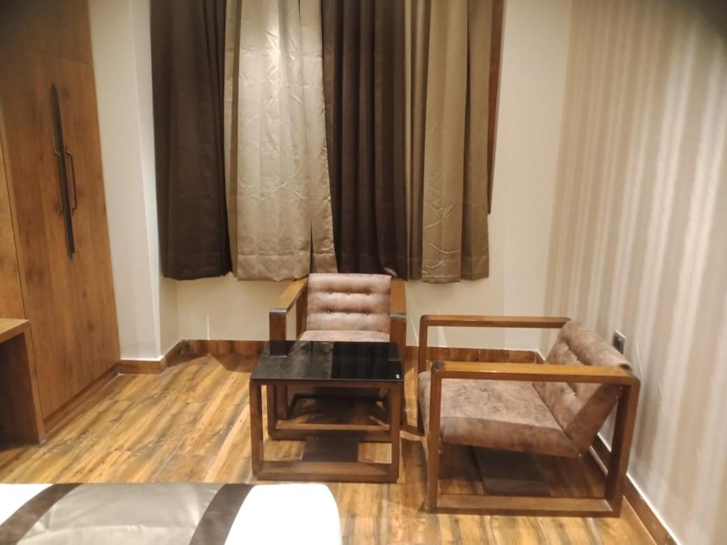 Hotel Emperio Grand Lucknow Buitenkant foto