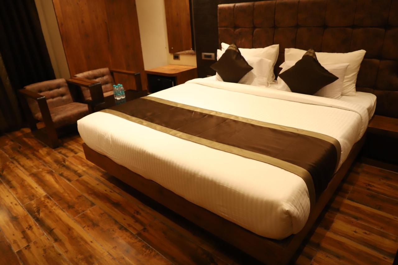 Hotel Emperio Grand Lucknow Buitenkant foto