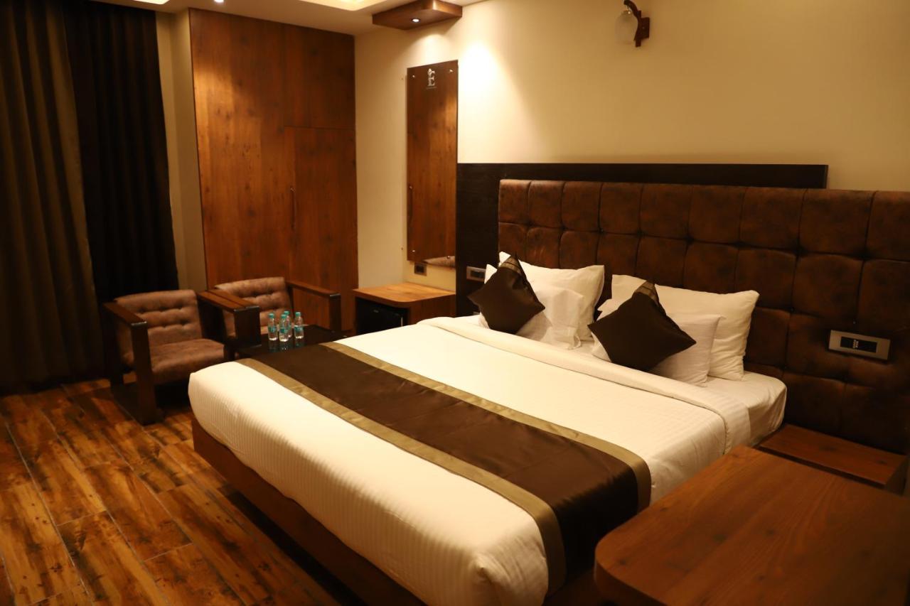 Hotel Emperio Grand Lucknow Buitenkant foto