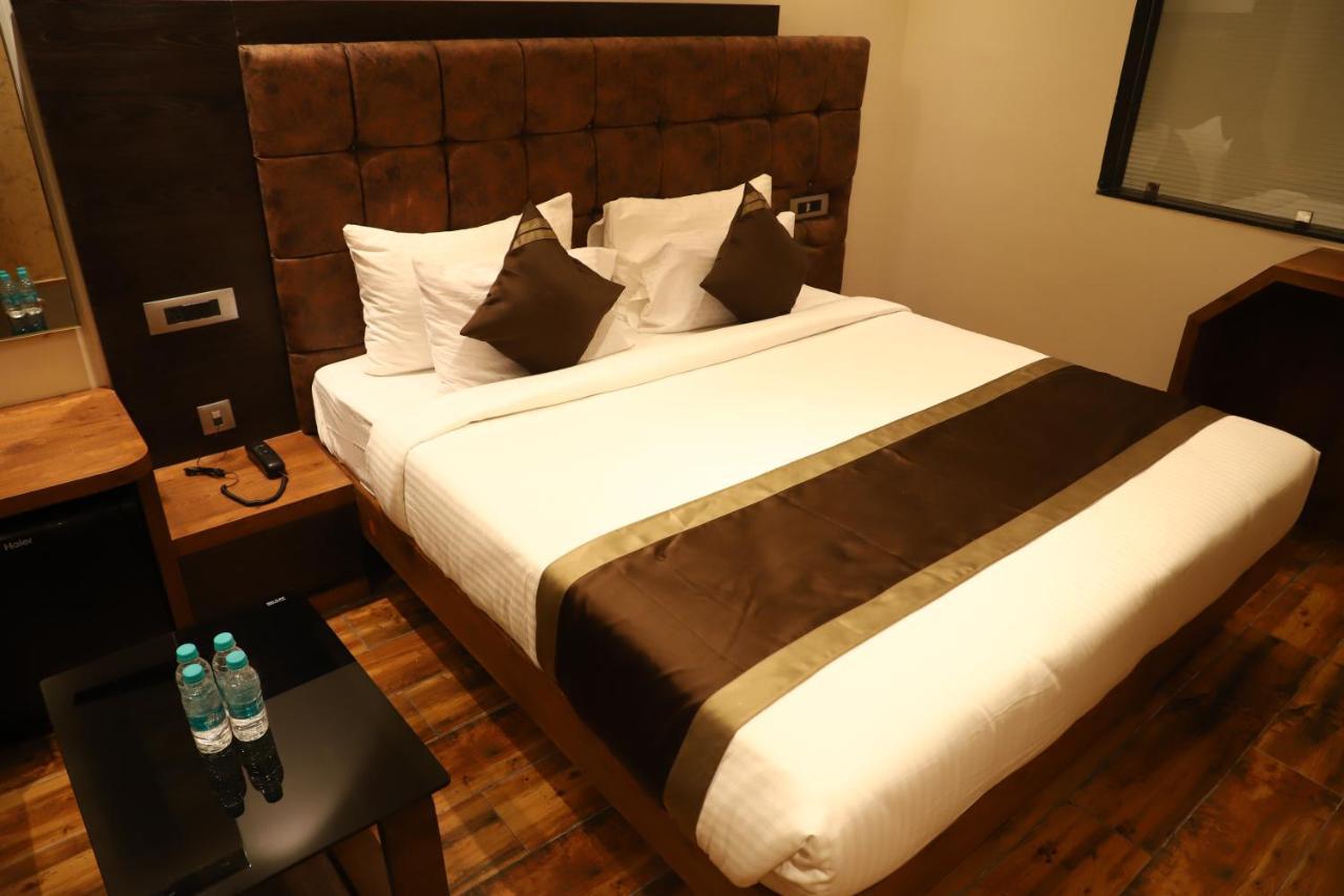 Hotel Emperio Grand Lucknow Buitenkant foto