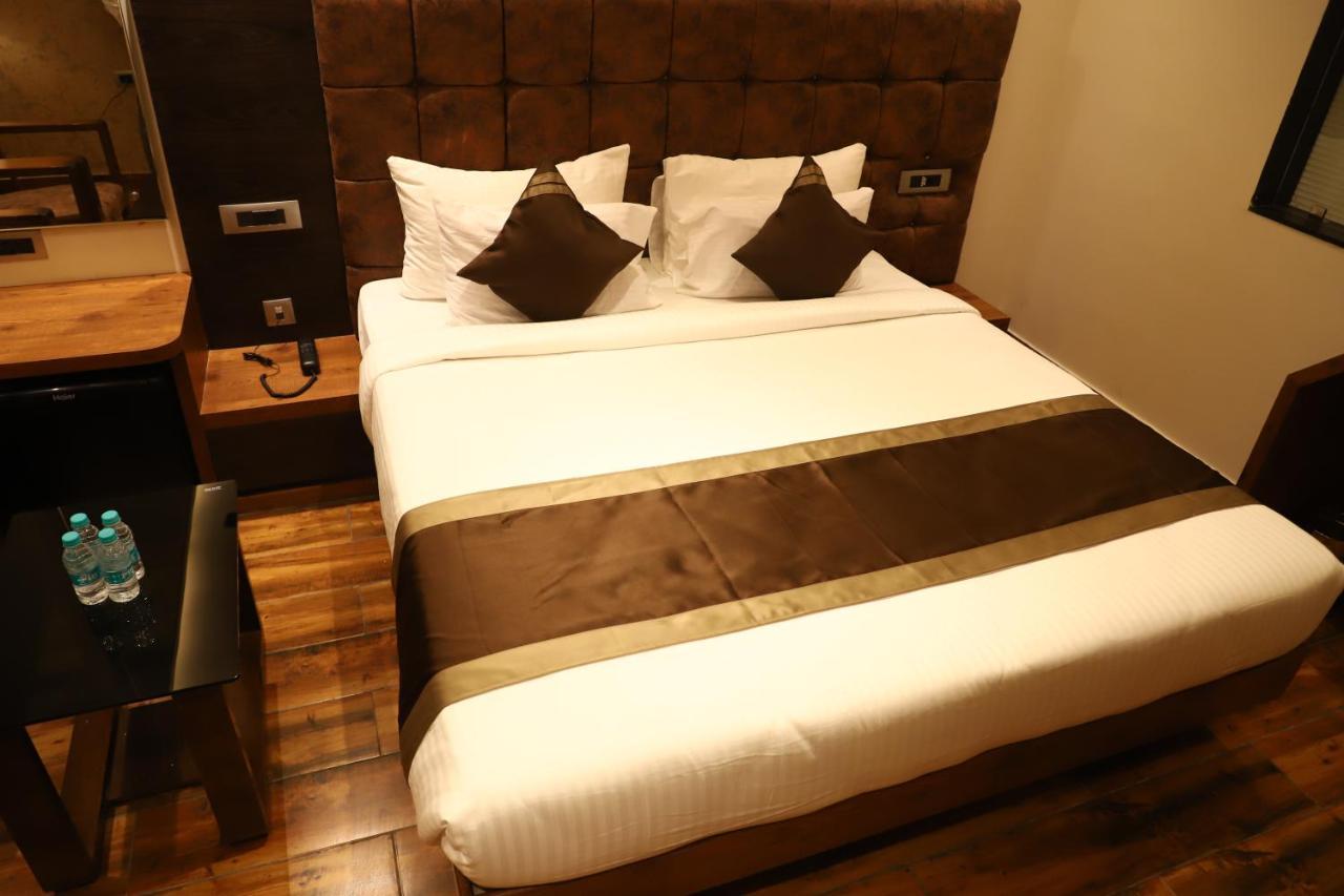 Hotel Emperio Grand Lucknow Buitenkant foto