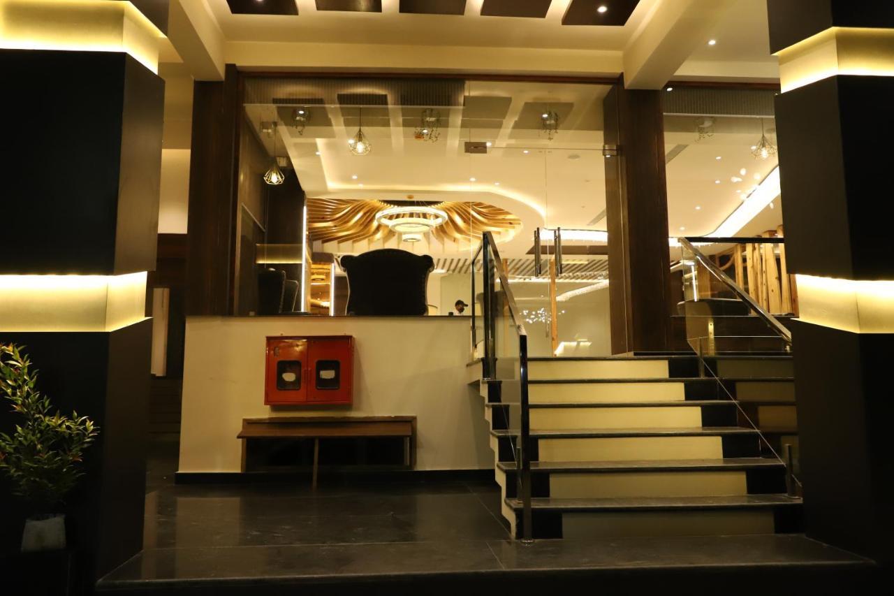Hotel Emperio Grand Lucknow Buitenkant foto