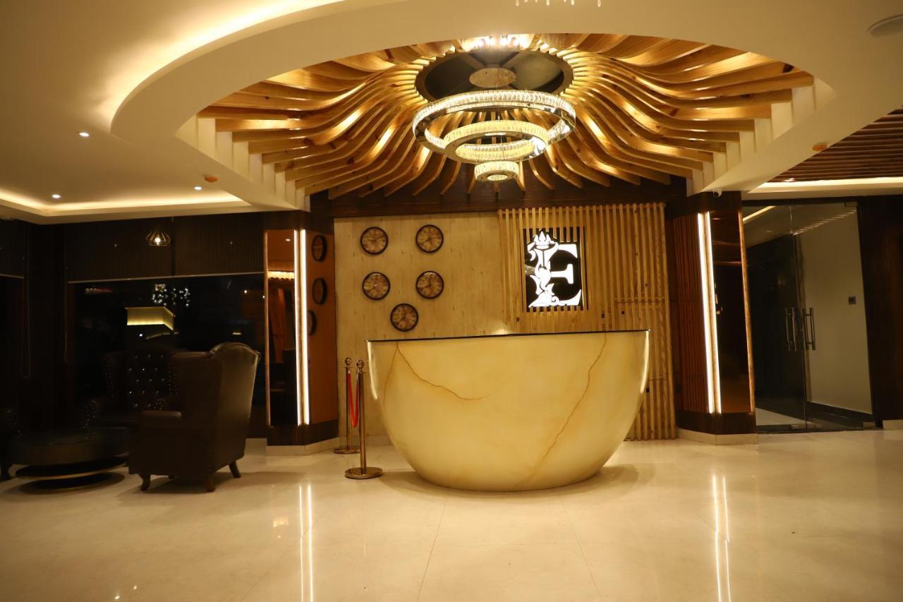 Hotel Emperio Grand Lucknow Buitenkant foto